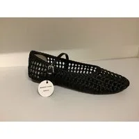 La Strada Pumps