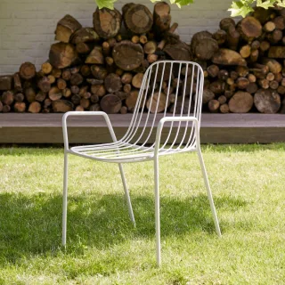 Outdoor Lehnstuhl aus weiß lackiertem Metall Arty white Armlehnen Gartenstuhl