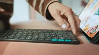 Logitech Flip Folio | 920-013847 | Tastatur und Foliohülle - full size