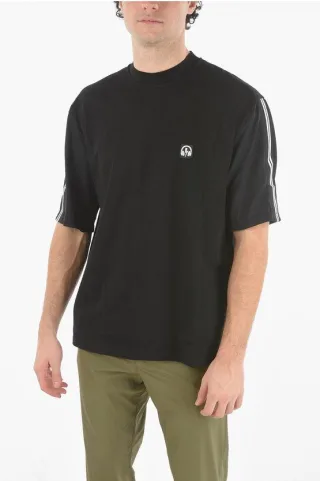 Kontrastierendes Band MUSIC BOLT VARSITY T-Shirt in Schwarz