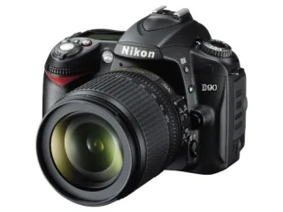 Nikon D90 [12MP Live View 3"] schwarz inkl. AF-S DX 18-105mm 1:35-56G VR Objektiv