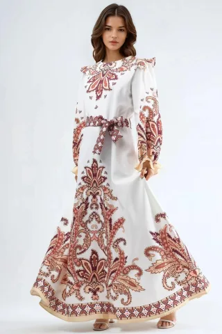 Maxikleid mit Paisleydruck und Bindedetail