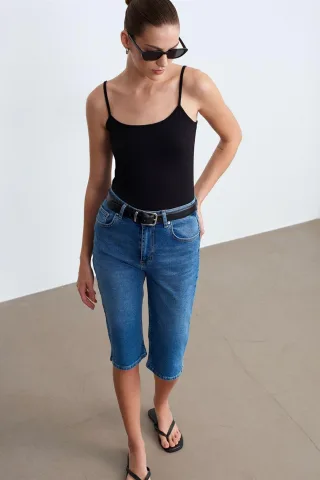 High-Waist Denim Capri-Shorts