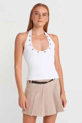 Hemdbluse im Crop-Style mit Halterhals und Rippstruktur sowie Steindetail