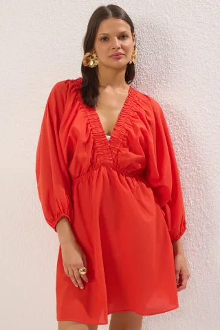 Gerades, kurzes, figurbetontes Strandkleid für Damen