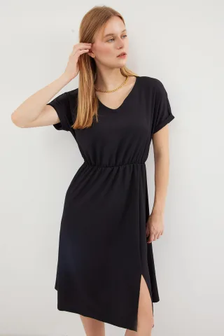 Strukturiertes V-Ausschnitt Midi-Strickkleid mit Schlitz