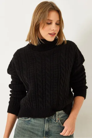 Strukturiertes, tailliertes Rollkragenpullover