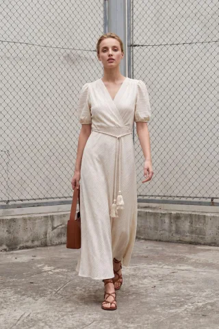 Geknotetes V-Ausschnitt Maxi-Wickelkleid
