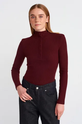 Schlanke Passform Rippstrick Rollkragenbluse