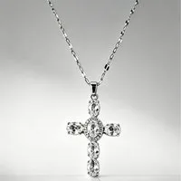 MOPUEA Kreuzkette Damen Kreuzkette Halskette Zirkonia Schmuck Anhänger elegant (Kreuz Halskette Damen Schmuck Zirkonia Anhänger Kette, Damen Kreuz Kette Zirkonia Schmuck Anhänger klassisch elegant), Hypoallergen Zirkonia elegant leicht zeitlos klassi