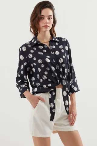 Bedruckte Viskosebluse mit Schleife