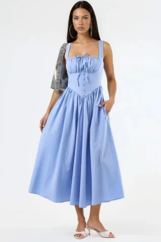 Midi-Kleid mit quadratischem Kragen und Knopfdetails