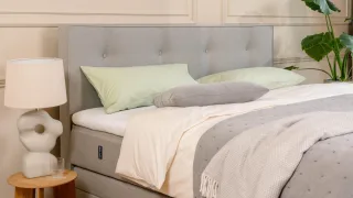 BRUNO Boxspringbett Premium mit Bettkasten 180x200cm in Hellgrau | Matratzen-Härtegrad: Links H3 / Rechts H2 | extra viel Stauraum & individuell konfi