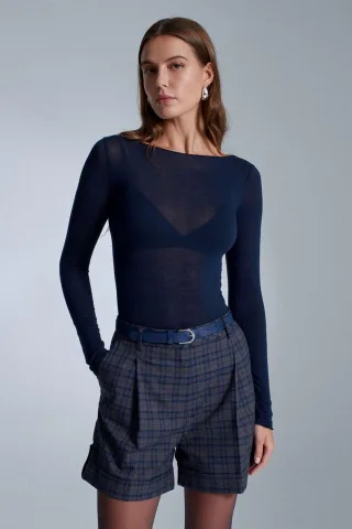 Schlankes Fit Bootshaus-Ausschnitt Langarm Strickbluse