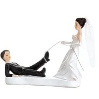 partydeco Tortenstecker, Tortenfigur Hochzeit 11,5cm Brautpaar mit Seil Weiß / Schwarz