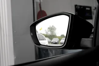 Spurwechselassistent inkl. Ausparkassistent für Skoda Karoq NU7