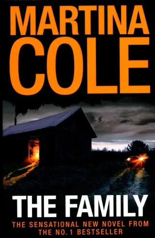 [THEFAMILY BY COLE MARTINA]PAPERBACK