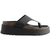 Next Markante Pantoletten aus Leder mit T-Zehensteg Pantolette (1-tlg)