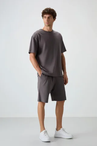 T-Shirt und Shorts Set