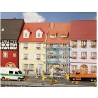 Faller Modelleisenbahn-Gebäude Faller 130494 H0 2 Kleinstadthäuser mit Malergerüst