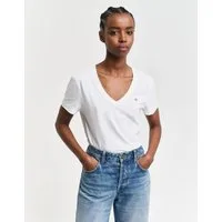 Gant T-Shirt REG SHIELD KA V-NECK T-SHIRT mit einer kleinen Logostickerei auf der Brust