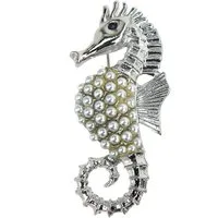 Ella Jonte Brosche, Maritime Seepferdchen-Brosche mit eleganten Perlen-Details