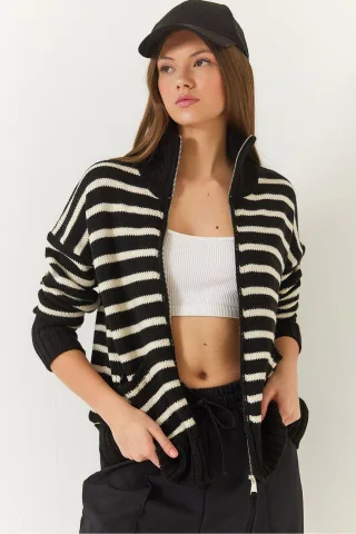 Gestreifter Strick-Cardigan mit Reißverschluss und Taschen