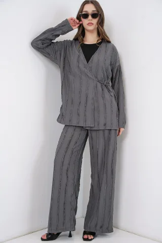 Texturiertes V-Ausschnitt-Kimono mit Bindegürtel und weiten Hosen Set