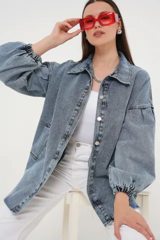 Übergroße Jeansjacke mit Hemdkragen