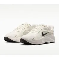 Nike Sportswear Aura Edge Sneaker