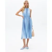 Passioni Sommerkleid in Blau und Plissé Plissiertes Sommerkleid mit blauem Farbverlauf