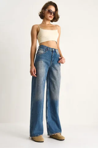 Hoch taillierte weit geschnittene Jeanshose