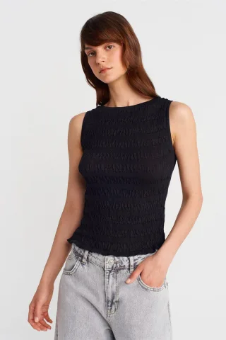 Enganliegende Rippstrick-Ärmellose Bluse mit Bootsausschnitt