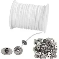 Montegoni Kerzenständer Baumwoll-Dochtrolle 61M mit 100 Metallbasen – Rauchfreie Kerzendochte (Wick-and-Base Set für Kerzengießen, Zweiteiliges Zubehörset aus Dochtrolle & Basen), Raucharm, gleichmäßige Flamme, hitzebeständige Basen