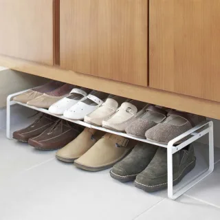 Yamazaki Schuhregal ausziehbar platzsparend erweiterbar Frame – Metall weiß. Schaffen Sie eleganten Stauraum durch dieses flexible Teleskop-System.