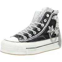 NAN-KU Sneaker
