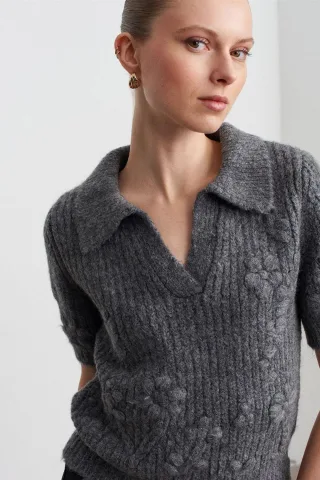 Strukturierter Ripp-Polo-Kragenpullover