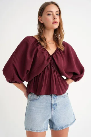V-Ausschnitt-Bluse mit Rüschendetail