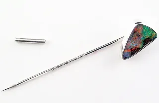 935er Reversnadel mit 2,80 ct. Boulder Opal aus Australien