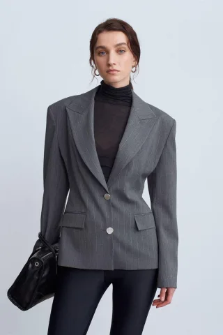 Taillierter Crepe-Blazer mit Schalkragen