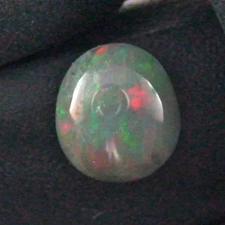3,03 ct. Semi Black Opal aus Lightning Ridge – Natürliche Farbvielfalt