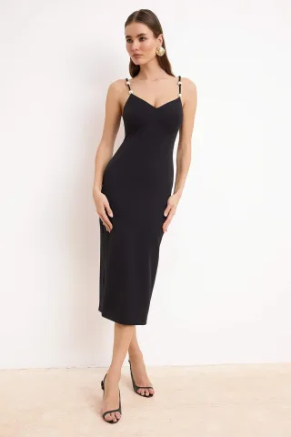 Elegantes, ärmelloses, figurbetontes Midikleid für Damen – perfekt für den Abend.