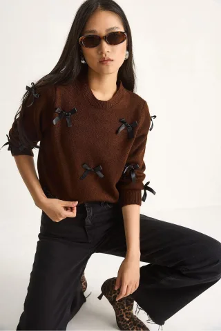 Pullover mit Schleifendetails und Rundhalsausschnitt