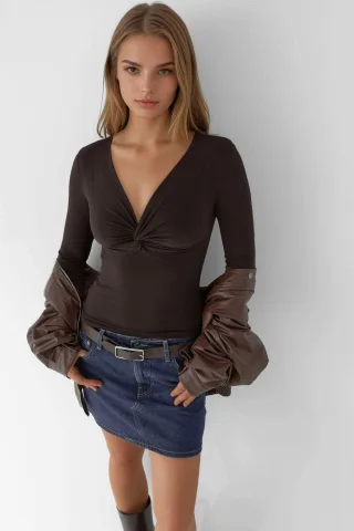 V-Ausschnitt Twist-Front Langarmoberteil