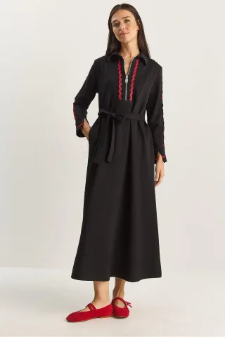 Knopfbetontes A-Linien Midi-Kleid mit Bindungsdetail