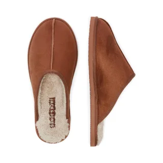 Warme Hausschuhe von der Marke Jack & Jones. Die Hausschuhe sind mit Kunstpelz gefüttert, wodurch sie wunderbar warm zu tragen sind. Marke: Jack & JonesModellname: Jfwdudely Microfibre Slipper AlmondKategorie: Herren HausschuheMaterialien: PolyesterF
