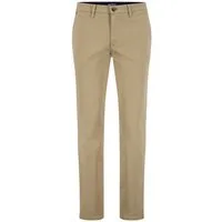 Atelier GARDEUR Chinohose Benito Ganzjahres-Baumwollgabardine, elastisch