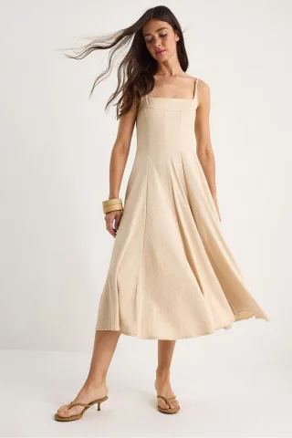 Strukturiertes Midikleid mit quadratischem Kragen