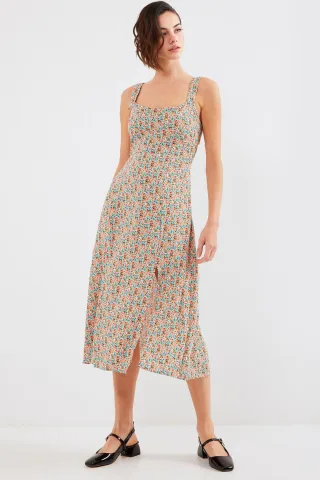 Figurbetontes Midikleid mit quadratischem Kragen und Schlitz