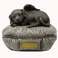MystiCalls Dekofigur Hundeurne Urne Hund liegt auf Kissen - Tierurne Hunde Urne (1 St), Fassungsvolumen ca. 3 Liter (Hunde bis ca. 60 kg)